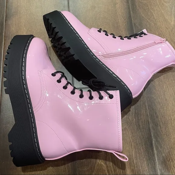 STEVE MADDEN Bettyy Boots  NEW