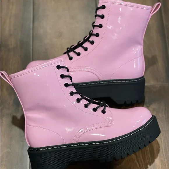 STEVE MADDEN Bettyy Boots  NEW