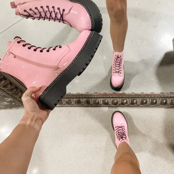 STEVE MADDEN Bettyy Boots  NEW