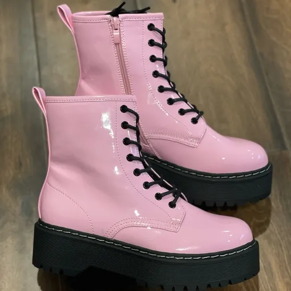 STEVE MADDEN Bettyy Boots  NEW