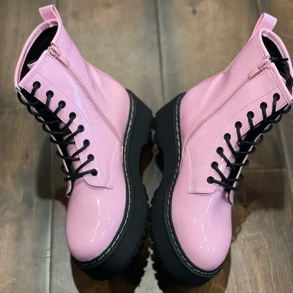 STEVE MADDEN Bettyy Boots  NEW