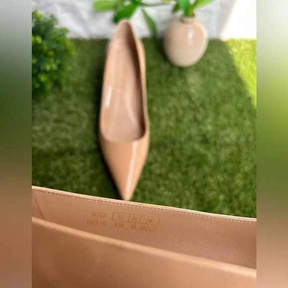 Stuart Weitzman 75  3.5” Pump women size 9.5 Color: Adobe Patent.NEW