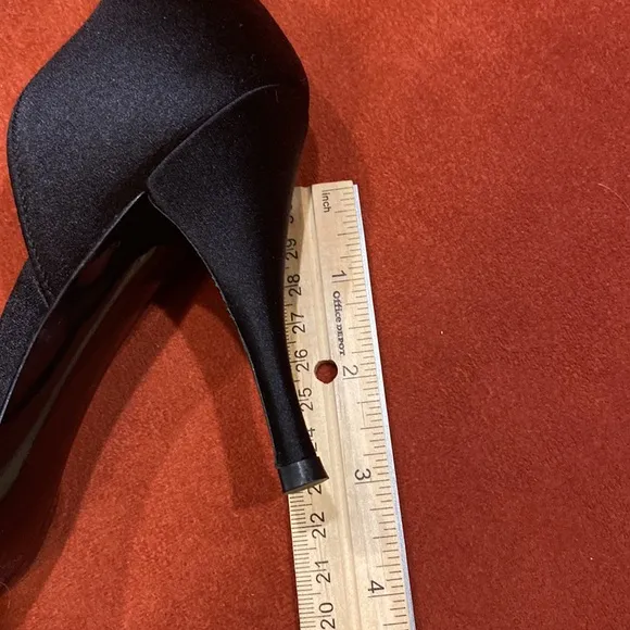 Stuart Weitzman NWOB open toe high heel shoes size 6