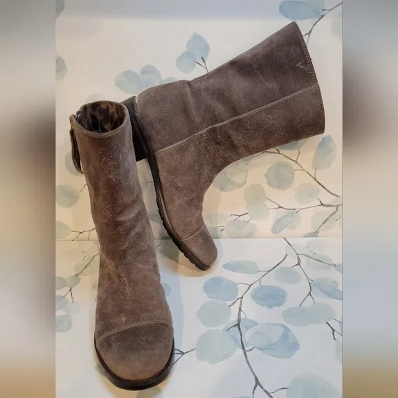 Stuart Weitzman Suede Ankle Zip Boot Made in Spain Women’s Size 5.5