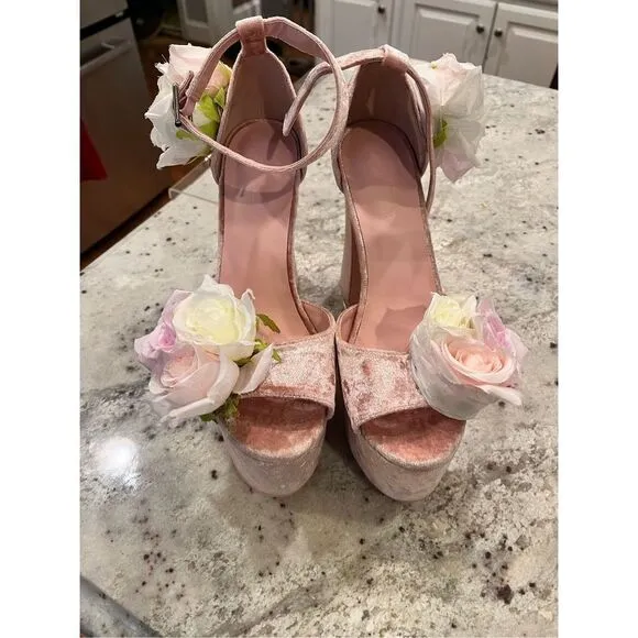 Sugar Thrillz Pink Velvet Roses Platform Open Toe Strappy Heels sz 11 NWOB