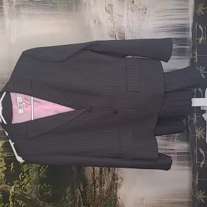 Tahari Womens 12 business suit jacket and matching skirt gray pink pinstripe set