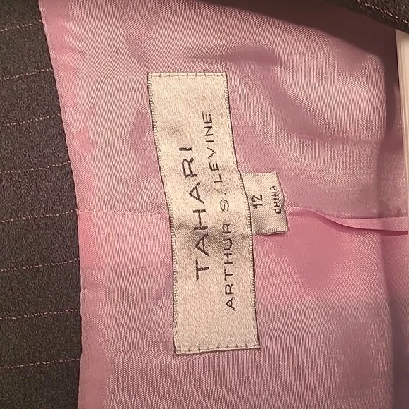 Tahari Womens 12 business suit jacket and matching skirt gray pink pinstripe set