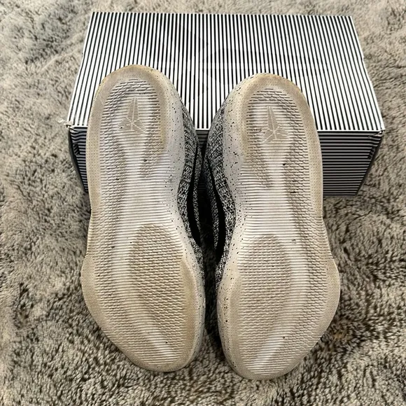 The Nike Kobe 11 Elite Low Oreo size 8.5
