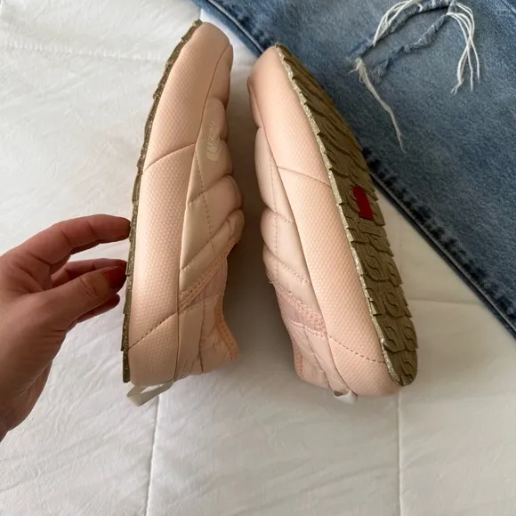 The North Face Pink Quilted Slip-On Thermal Pink Women Shoes Size‎ 8