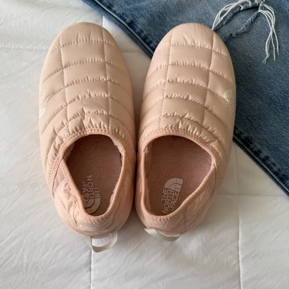 The North Face Pink Quilted Slip-On Thermal Pink Women Shoes Size‎ 8
