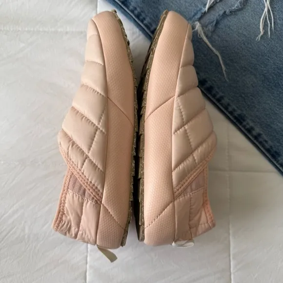 The North Face Pink Quilted Slip-On Thermal Pink Women Shoes Size‎ 8