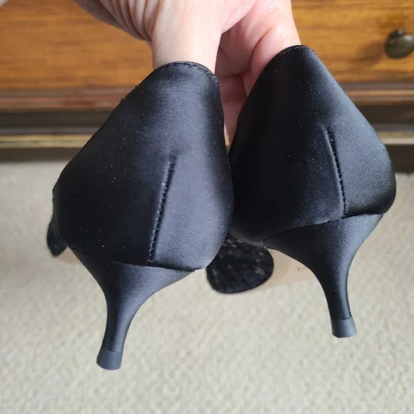 Tlabot Sylvie Kitten Bow Heel Pumps