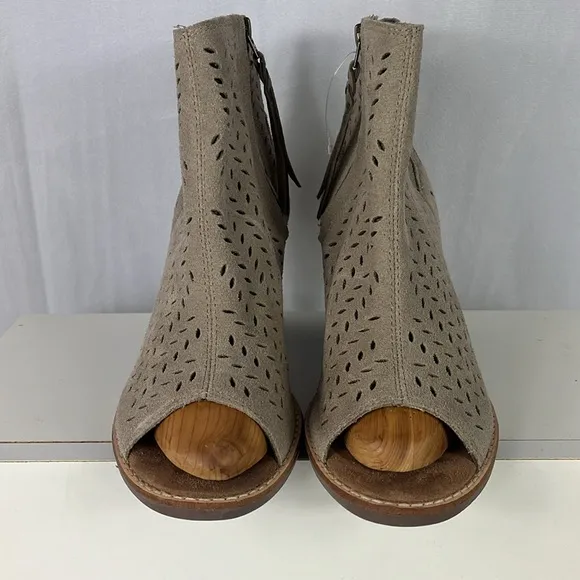 Toms Majorca Tan Khaki Suede Peep Toe Heeled Bootie.