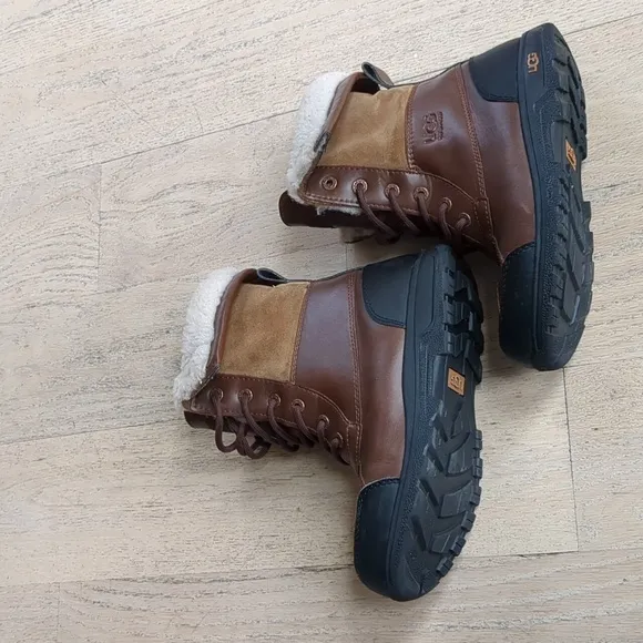 UGG Adirondack Waterproof Boots Women's Size 6