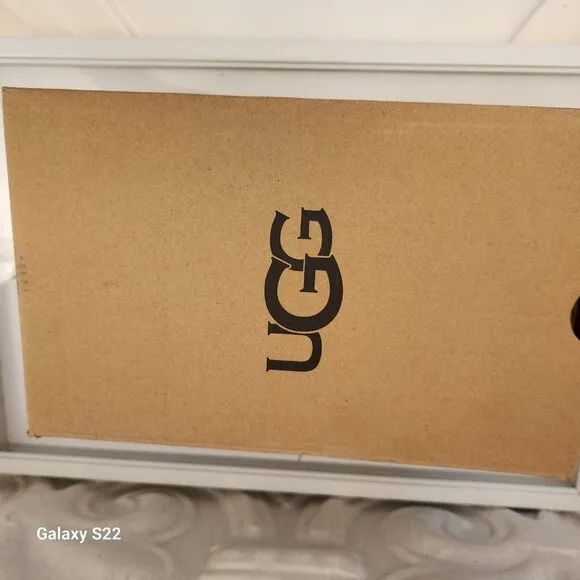 UGG &quot;Luciah&quot; Woven/Canvas Slip on Sneakers. NIB. Size 6