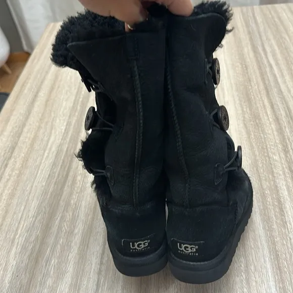 UGG Bailey Button Triplet boots women’s size 5 black