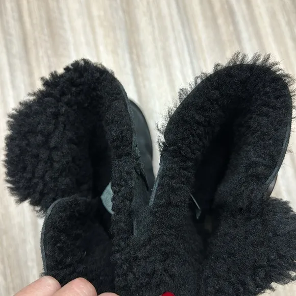UGG Bailey Button Triplet boots women’s size 5 black