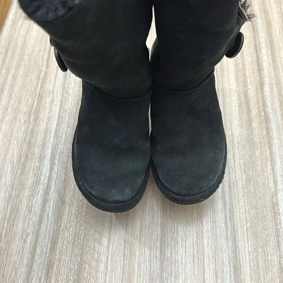 UGG Bailey Button Triplet boots women’s size 5 black