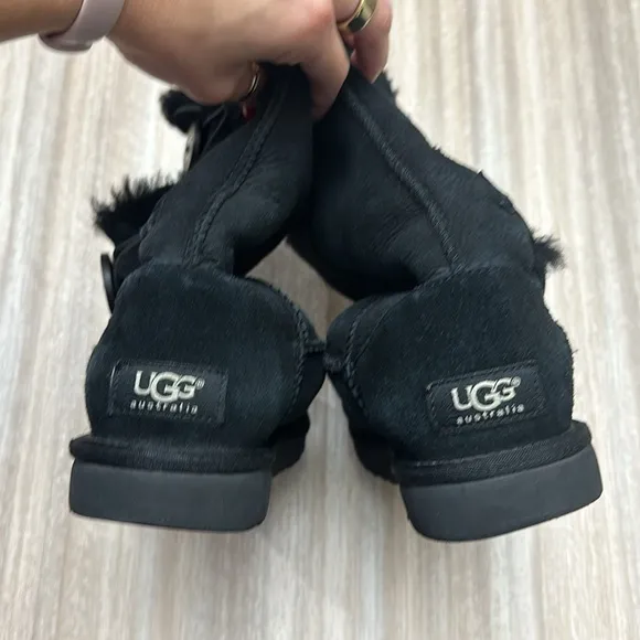 UGG Bailey Button Triplet boots women’s size 5 black