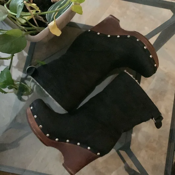 UGG Carnagie Wedge Clog Boots