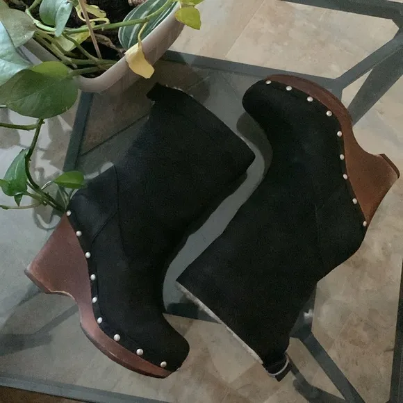 UGG Carnagie Wedge Clog Boots