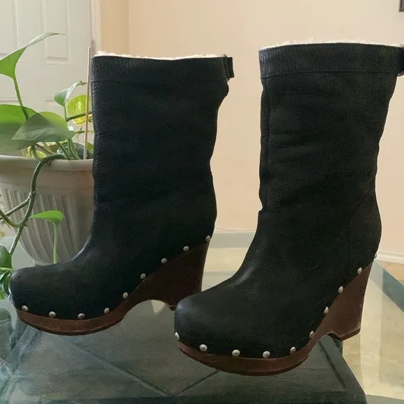 UGG Carnagie Wedge Clog Boots