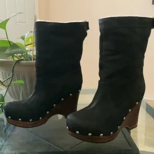 UGG Carnagie Wedge Clog Boots