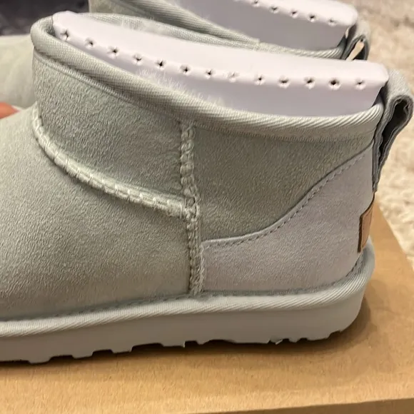 UGG classic ultra mini. Goo. Size 6. New in box.