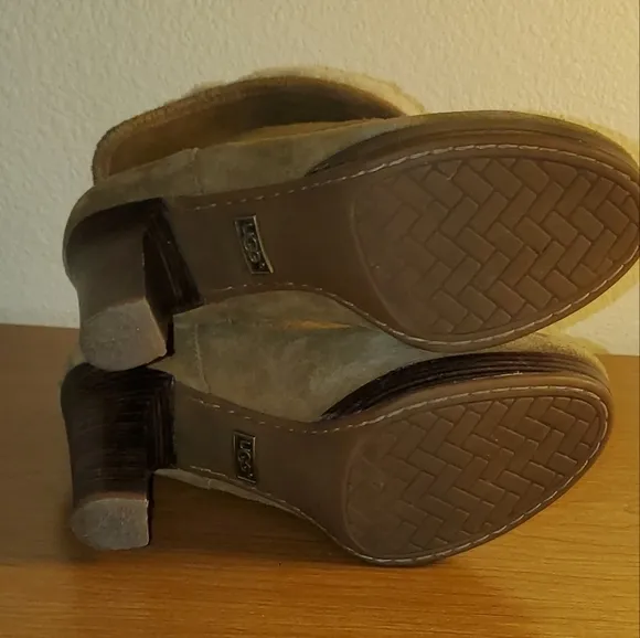 UGG Dandylion Shoe Boots Sz 6