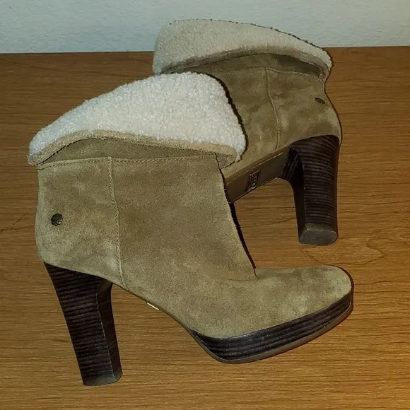 UGG Dandylion Shoe Boots Sz 6