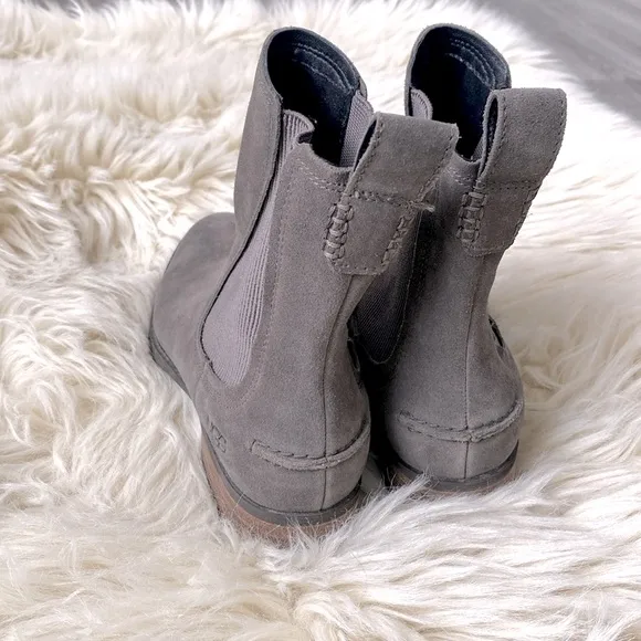 UGG Hillhurst II Chelsea Waterproof Boots Taupe Gray Suede Ankle Slip On: NWOT