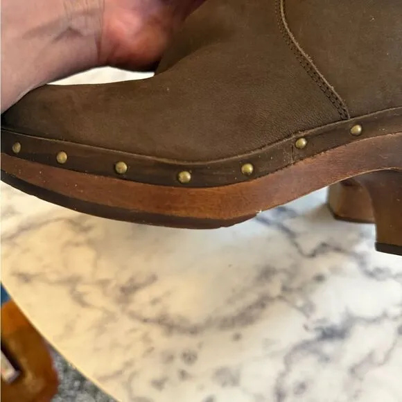 UGG Lynnea Womens Nubuck Leather Boots Clog Size 8 Brown