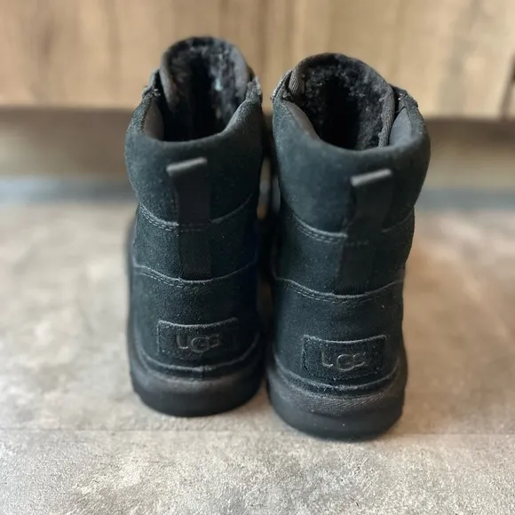 UGG Neumel Hiker Sherpa Boots Women’s size 8 Black