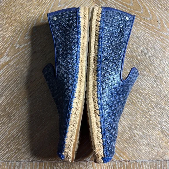 UGG SANDRINNE METALLIC BASKET RACING STRIPE BLUE SHOES 8