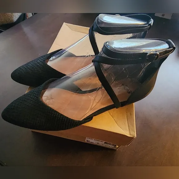 Ugg Shoes | Ugg Wrap Ankle Izabel Mar| Black Ankle Wrap| Pointed Toe| Size 7