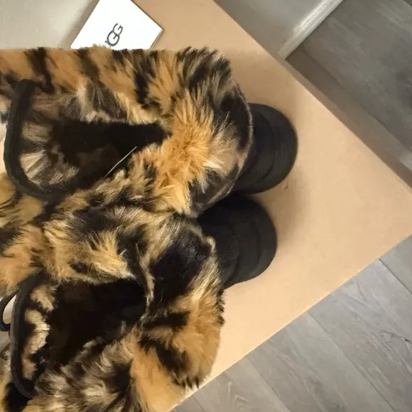 UGG Women's Black Winter Boots