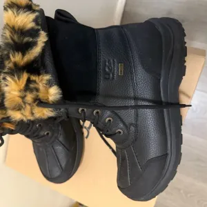 UGG Women's Black Winter Boots