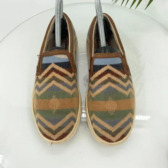 UGG X Pendleton Women's Sz 7 Fierce Slip On Shoes Brown Fabric Chevron Round Toe