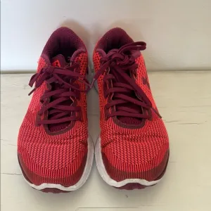 Under Armour Women’s Red Charged Lightning Running Sneaker Size 9
