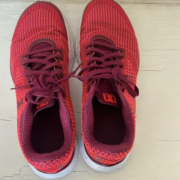 Under Armour Women’s Red Charged Lightning Running Sneaker Size 9