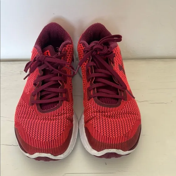 Under Armour Women’s Red Charged Lightning Running Sneaker Size 9