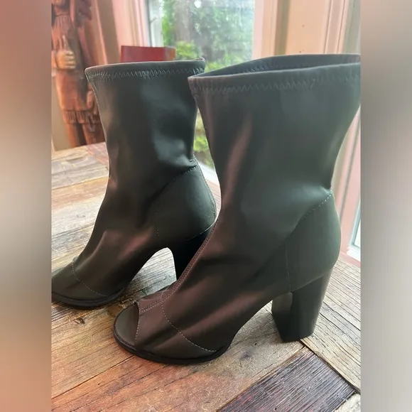 Urban Outfitters Black Chunky Heeled Peep Toe Ankle Boots Womens Size 8
