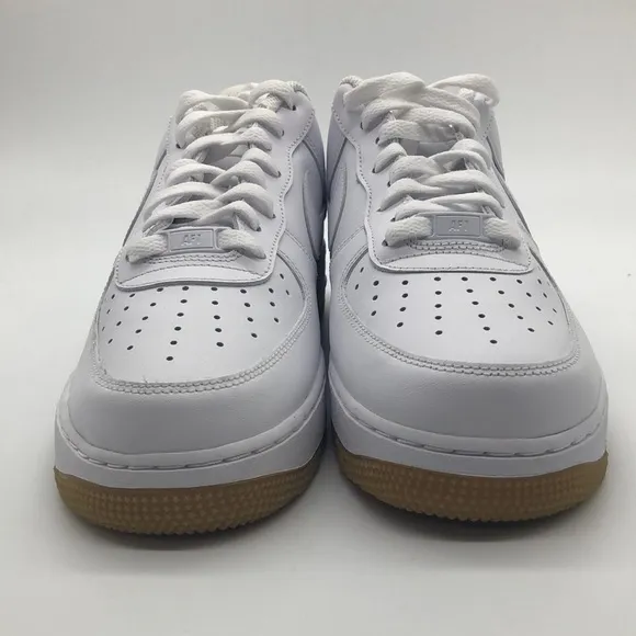 USED Mens Nike Air Force 1 '07 White Gum Sole Sneakers DJ2739-100 No Box
