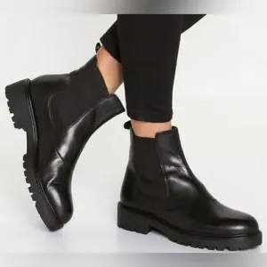 VAGABOND KENOVA boots NWOT
