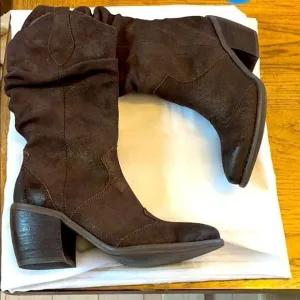 VANELI CATKIN BROWN BOOTS.  NEW