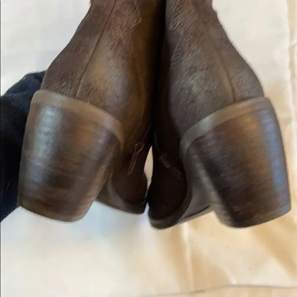 VANELI CATKIN BROWN BOOTS.  NEW