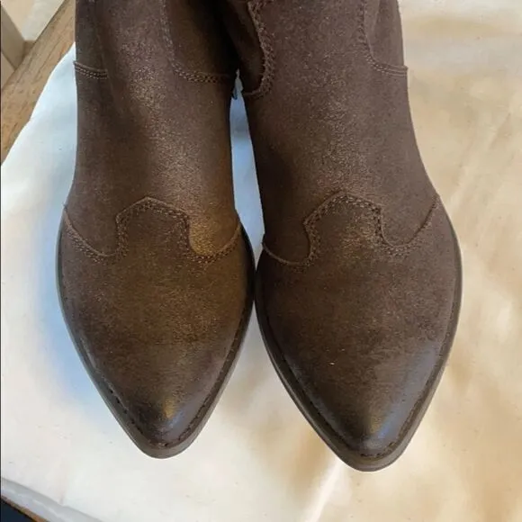 VANELI CATKIN BROWN BOOTS.  NEW