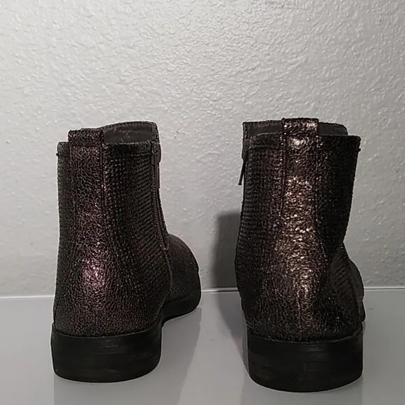 Vanessa Wu Black Crackled Sheen Zip Booties 38