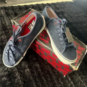 Vans Blue Sneakers Classic Skate  Ferris vintage (Suede) Navy/RedVN-098NOM6