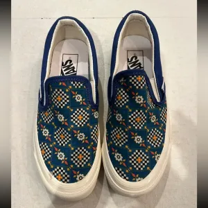 Vans Classic Slip-On 98- DX Anaheim Factory Collection. Blue and White floral